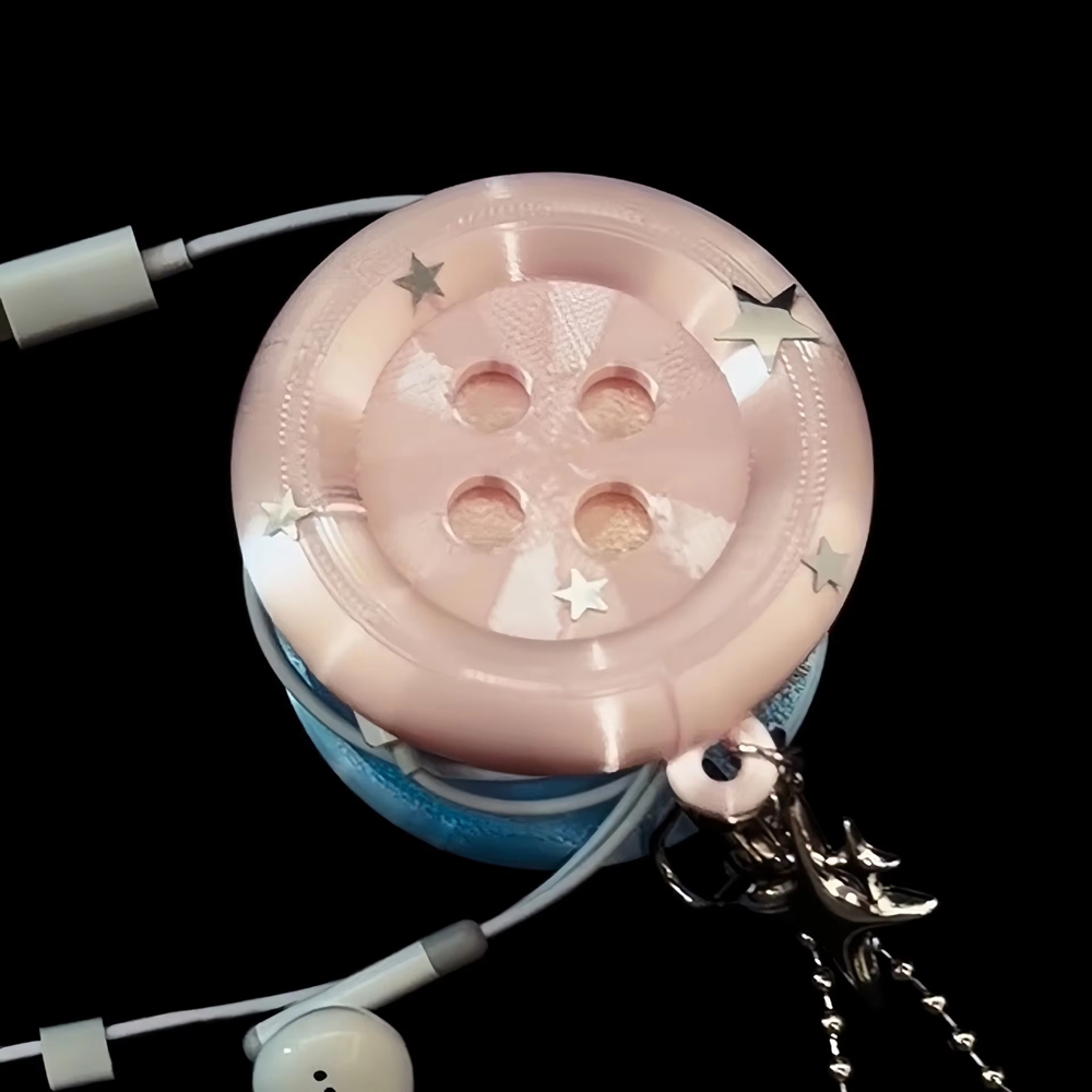レトロY2K特大ボタンイヤホンケーブルワインダー ポータブル - Cable Winder Keychain のレビューと価格